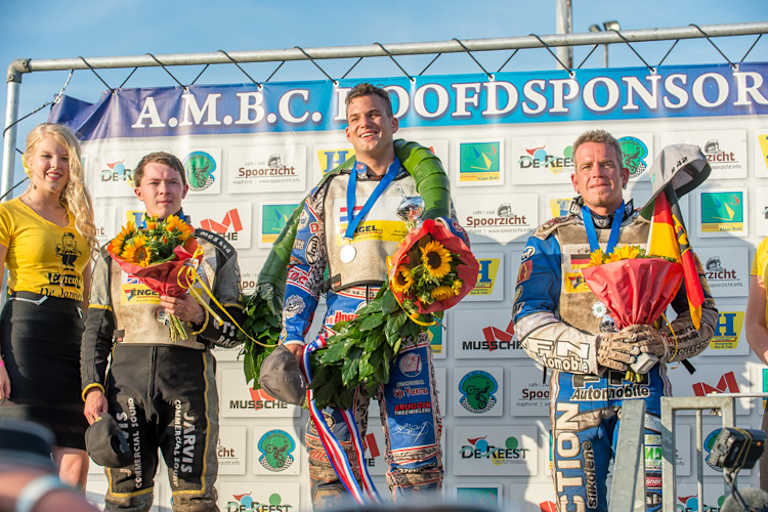 Jannick de Jong (MItte), James Shanes (l.), Stephan Katt (r.)