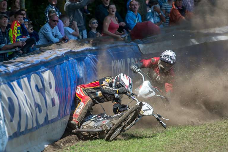Die Spitzen Kurven auf dem Westfalenring sind nicht Jedermanns Sache (hier Jens Buchberger und Sascha Stumpe