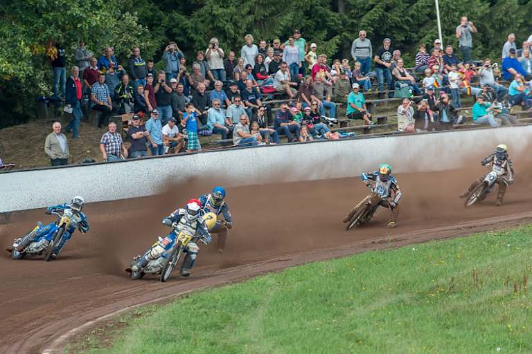 Jörg Tebbe (vorne) wurde am Sonntag auf dem Eichenring in Scheeßel Deutscher Meister