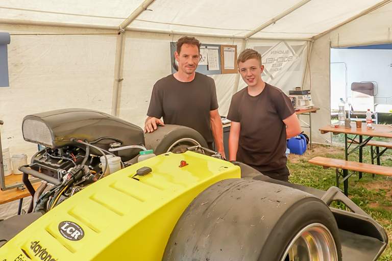 Der Schweizer Markus Schlosser berät Luca Schmidt in allen Seitenwagen-Fragen