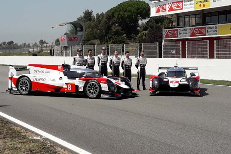 Die sechs Werksfahrer zwischen den Toyota TS050 Hybrid