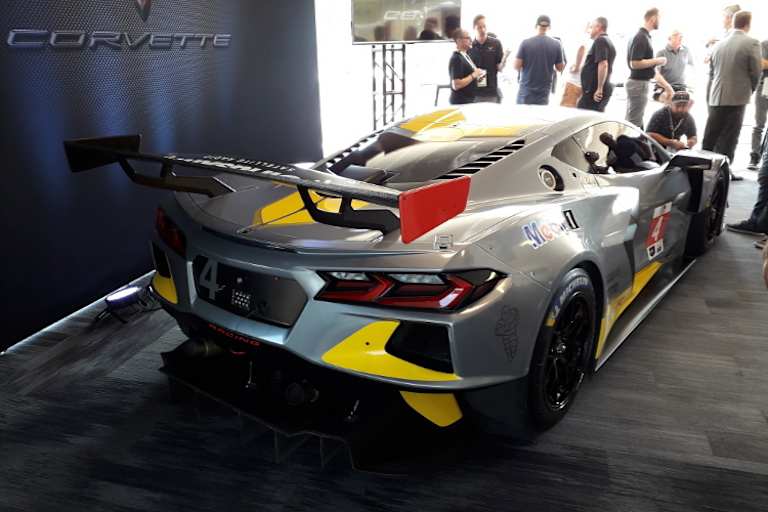 Die Corvette C8.R von hinten