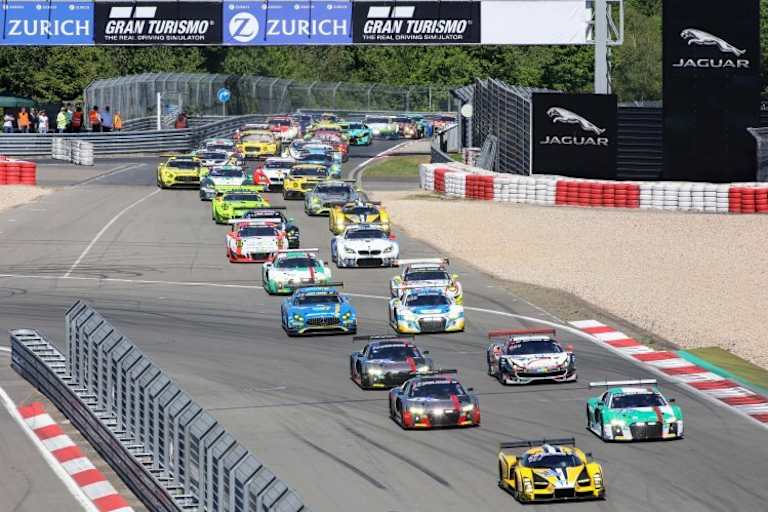 Start frei für die 24 Stunden am Nürburgring