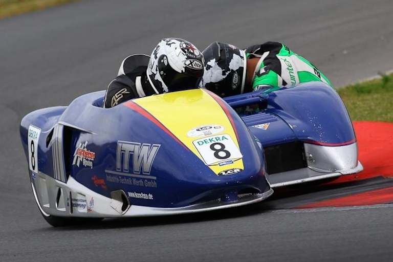 Die IDM-Sidecar-Titelverteidiger André Kretzer/Jens Lehnertz 