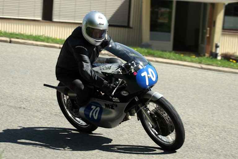 Heinz Rosner mit der MZ RE 