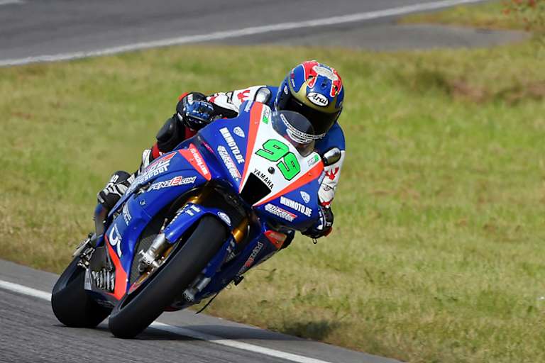 Danny Webb gewann in Frohburg den zweiten IRRC-Supersport-Lauf