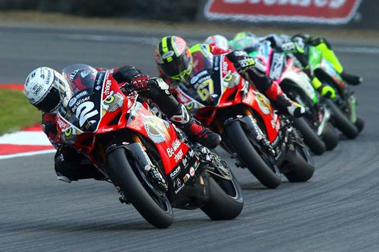 Glenn Irwing (2) und Shane Byrne (67) sind in der kommenden Saison 2017 erneut Teamkollegen 