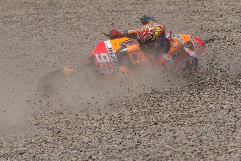 Marc Márquez war 2015 schon fünfmal Gast im Kiesbett – hier der Rennsturz von Barcelona