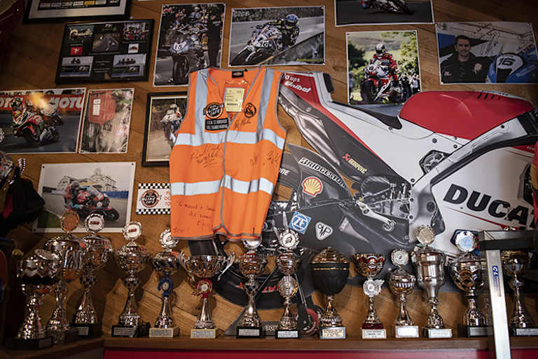 Platz zwei holte der Porsche von Klaus Bachler/Alex MacDowall