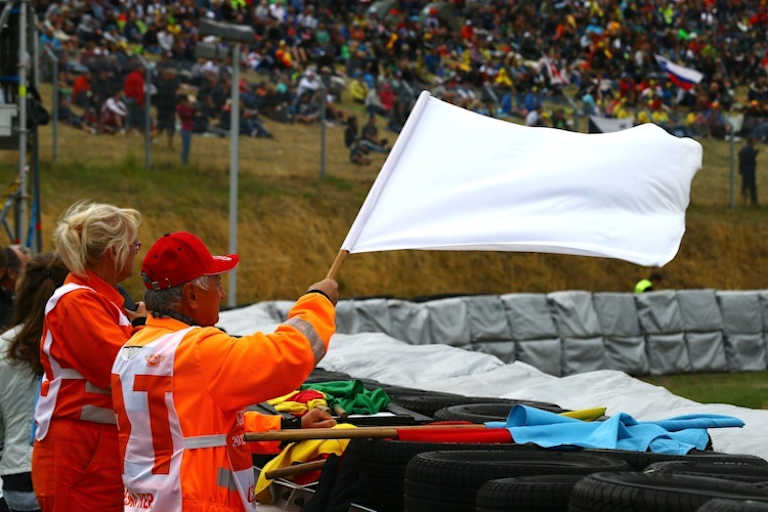 Der Unterschied zur rein weissen Flagge ist nicht sehr groß