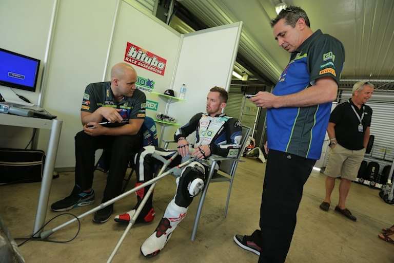 Jack Kennedy in Australien: Mit Gehhilfen zum Motorrad