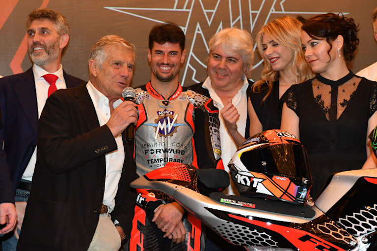 Giacomo Agostini (Zweiter von links) war unter den 600 Gästen