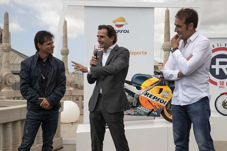 Alex Crivillé (li.) bei der Eröffnung