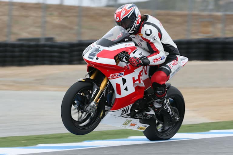 Aaron Yates kann bisher nicht mit seinem Teamkollegen May mithalten