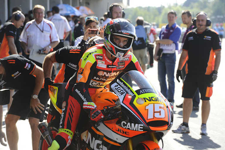 Alex De Angelis muss sich noch mit der Open-Yamaha von Forward anfreunden