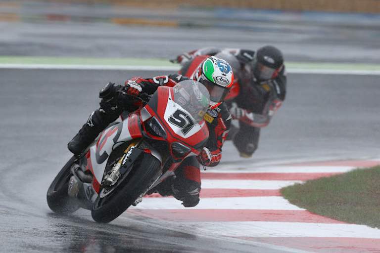 Im Regen von Magny-Cours stellte Lorenzo Lanzi seine Klasse unter Beweis 