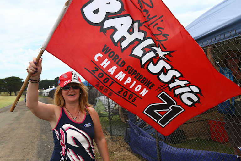 Sie will Troy Bayliss sicher noch einmal fahren sehen