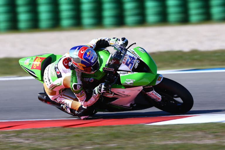 Kenan Sofuoglu setzte sich in der letzten Schikane gegen Cluzel durch