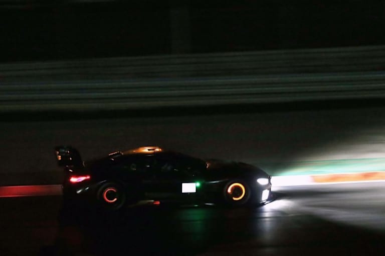 Auch in der Dunkelheit gab der BMW M8 GTE in Portimão Gas