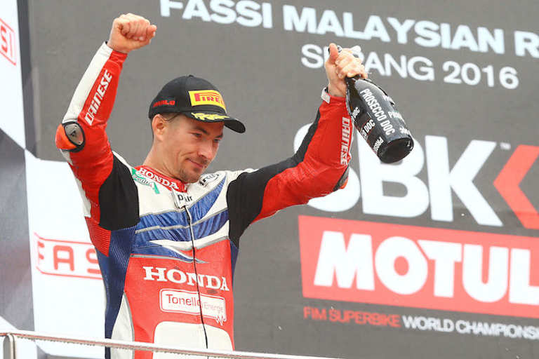 Zum ersten Mal seit zehn Jahren steht Nicky Hayden wieder auf dem obersten Treppchen
