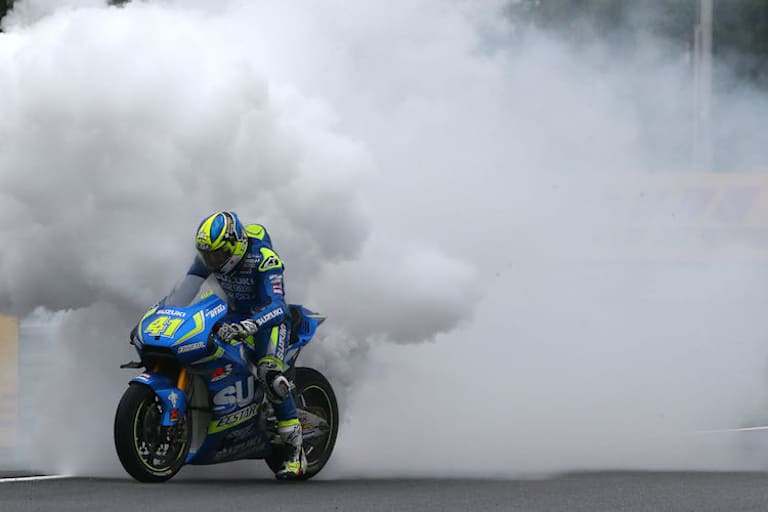 Die Suzuki GSX-RR von Aleix Espargaró ging in Rauch auf