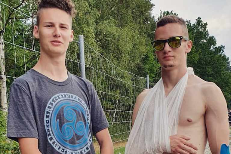 Jan Mohr (re.) wird unterstützt von Bruder Ken