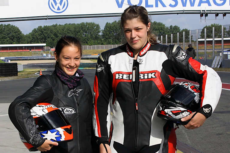 Kimberley Vetter (24/rechts) und Denise Werth (20)