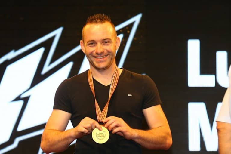 Am Ziel seiner Träume: Lucas Mahias ist Supersport-Weltmeister 2017