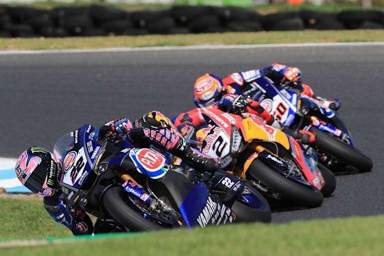 Alex Lowes als Fünfter und van der Mark als Siebenter, nur getrennte von Leon Camier (Honda)