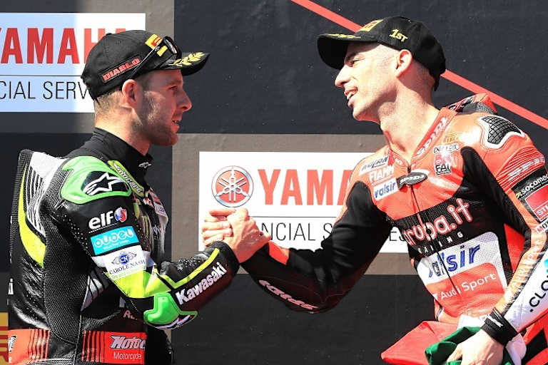 Der Nordire musste Marco Melandri zum knappen Erfolg gratulieren