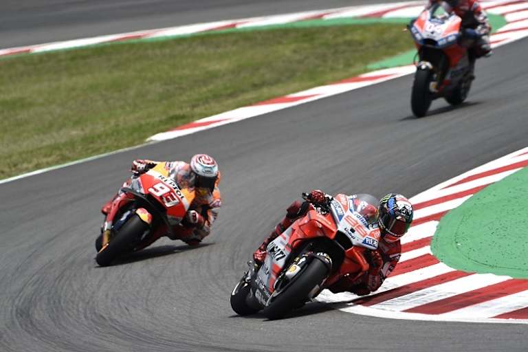 Dieses Bild bot sich in Barcelona 2018: Lorenzo vor Márquez