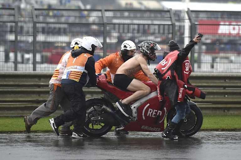 Valencia 2018: Scott Redding fast nackt auf der MotoGP-Aprilia