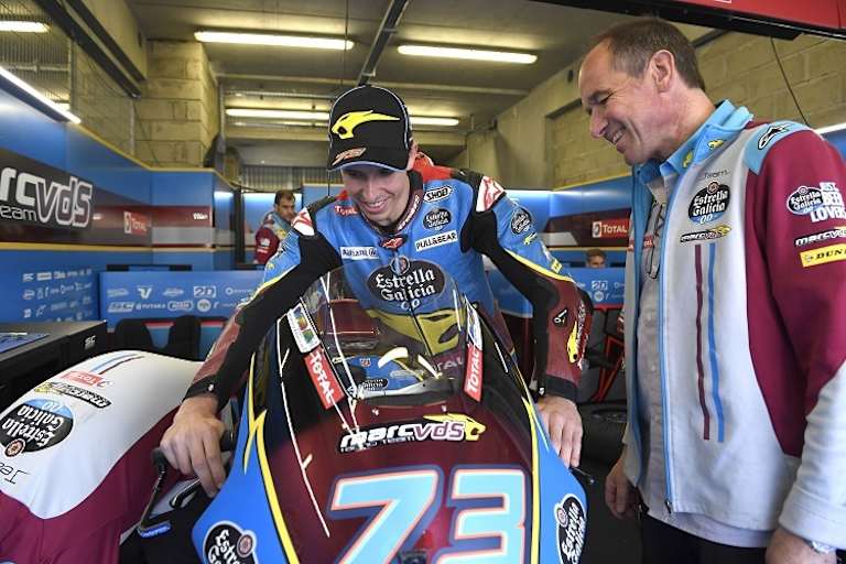 Glückliche Gesichter um Marc VDS-Fahrer Alex Márquez 