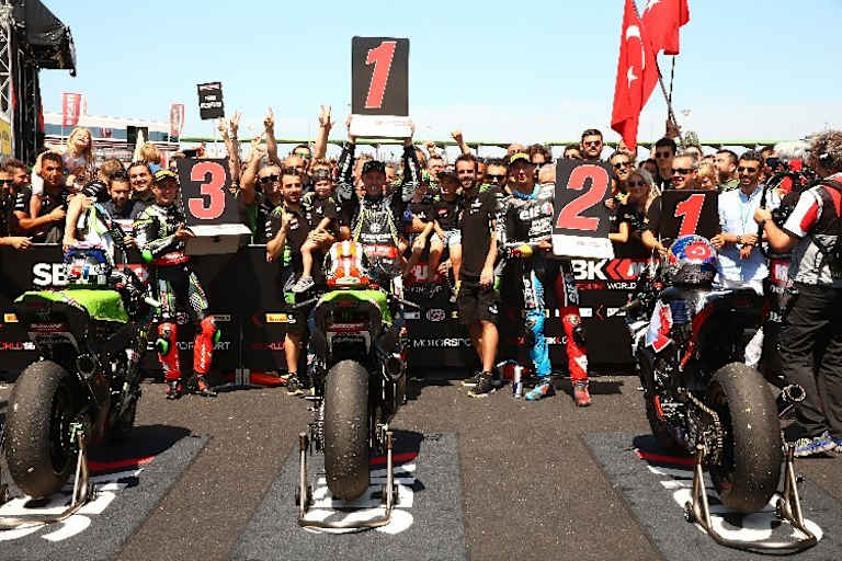 Alle guten Dinge sind drei: Kawasaki belegt im zweiten Lauf das komplette Podium