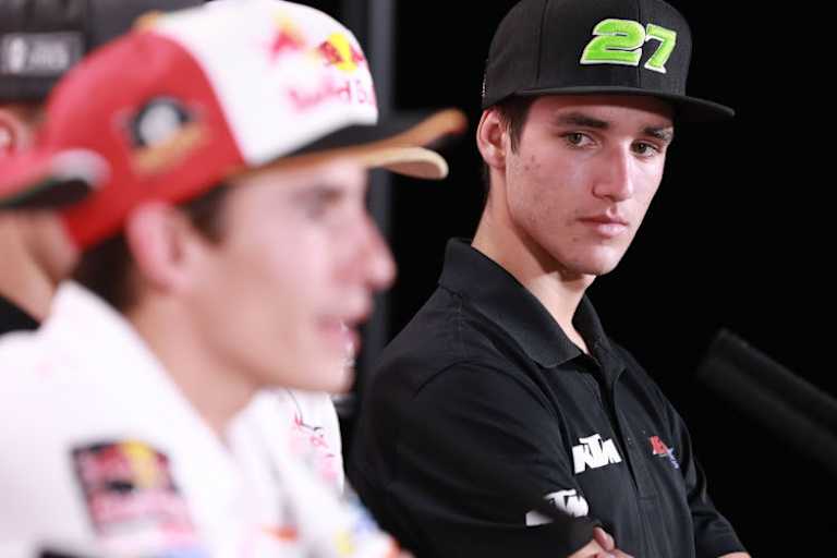 Iker Lecuona nahm für die Pressekonferenz in Australien schon am Tisch der MotoGP-Stars Platz