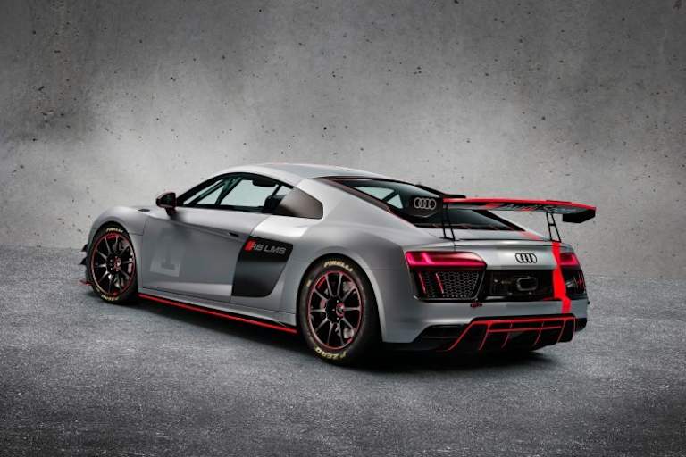 Für die Klasse üblich kleiner Heckflügel am Audi R8 LMS GT4