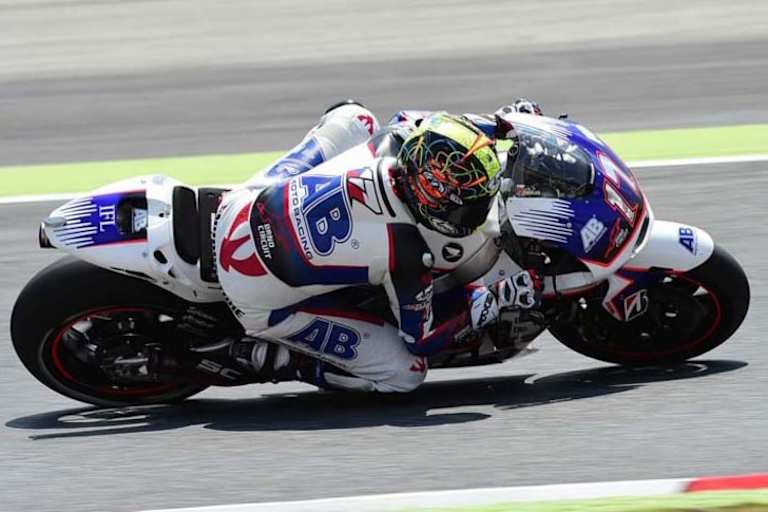 Der verletzte Karel Abraham räumt seine Honda RC213V-RS in Assen für van der Mark