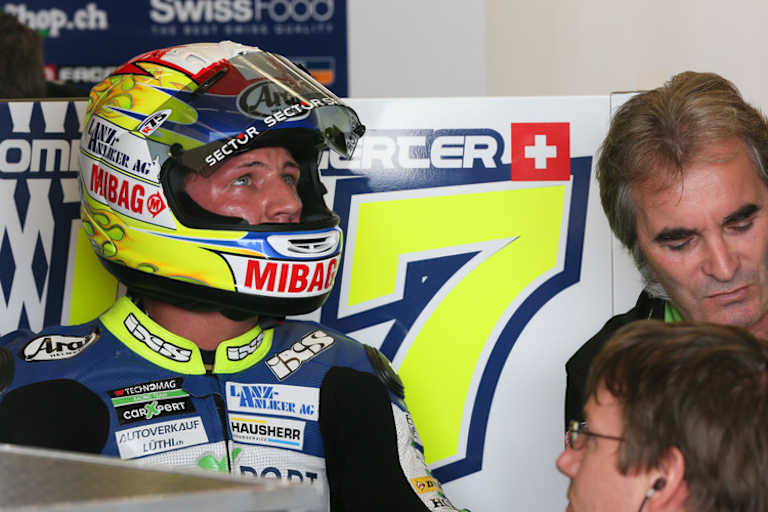 Domi Aegerter mit Crew-Chief Gilles Bigot
