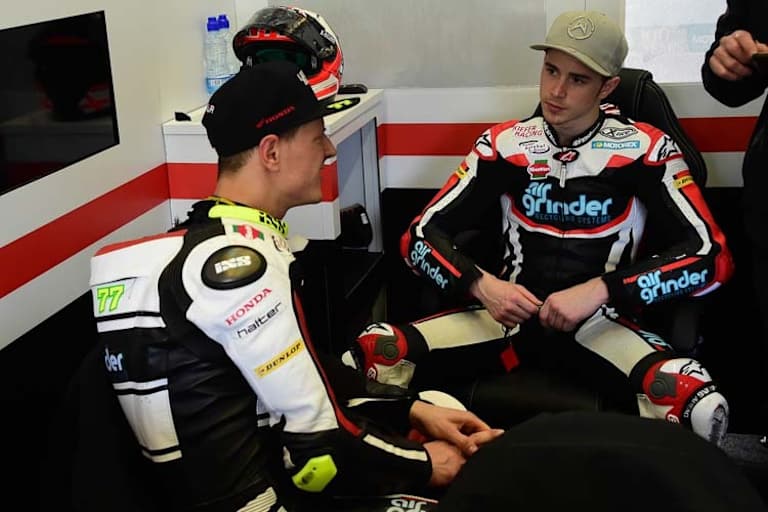 Dominique Aegerter und Teamkollege Danny Kent in der Kiefer-Box