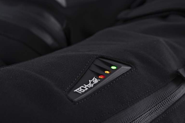 Das integrierte Display zeigt an, ob der Airbag bereit ist