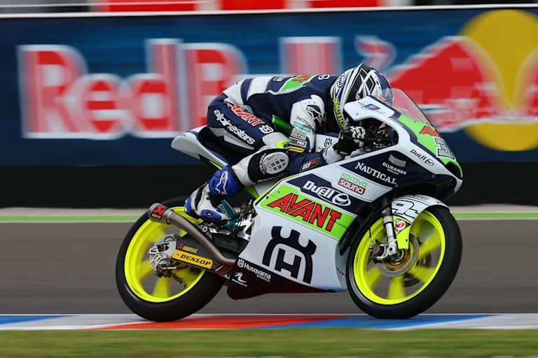 Niklas Ajo fährt von Platz 7 los