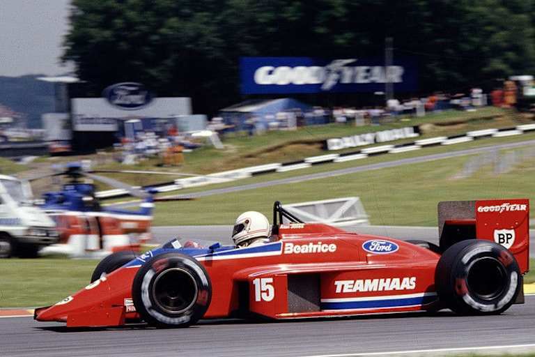 Alan Jones 1986 im Auto von FORCE