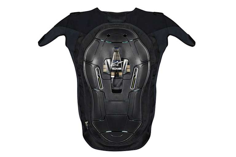 Bislang wurde das Tech Air Race Jacket meist unter dem bunten Leder-Einteiler getragen, es passt aber auch unter eine klassische Lederjacke