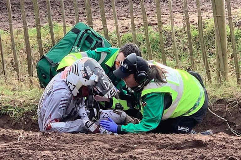 Der zerborstene Helm von Brad Anderson im Hawkstone Park