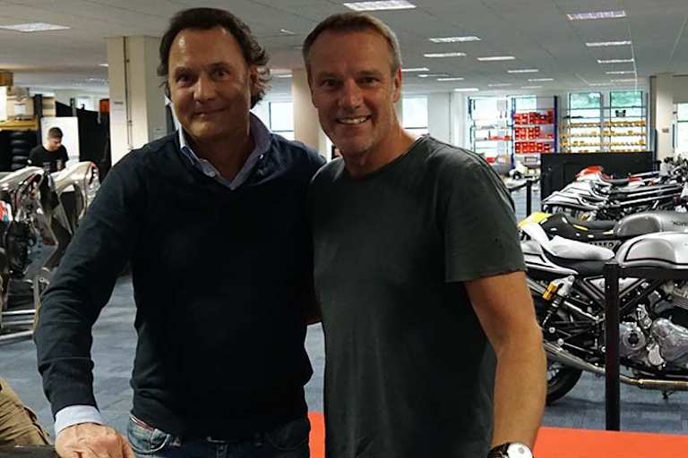 Andreas Leuthe mit Norton-Chef Stuart Garner
