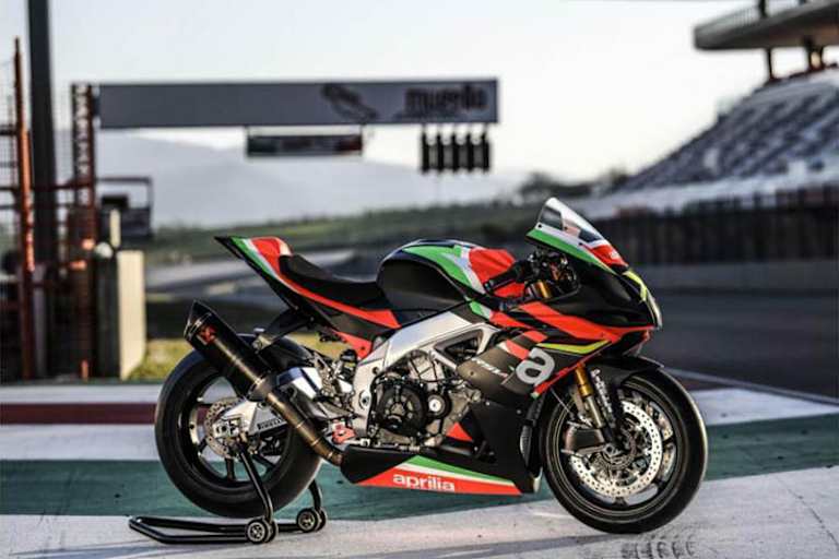 Die Aprilia RSV4-X ist 225 PS stark, sie hat 1100 ccm und wiegt 165 kg
