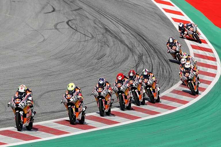 Spielberg 2018: Xavi Artigas (24) hinter Filip Salac (12)