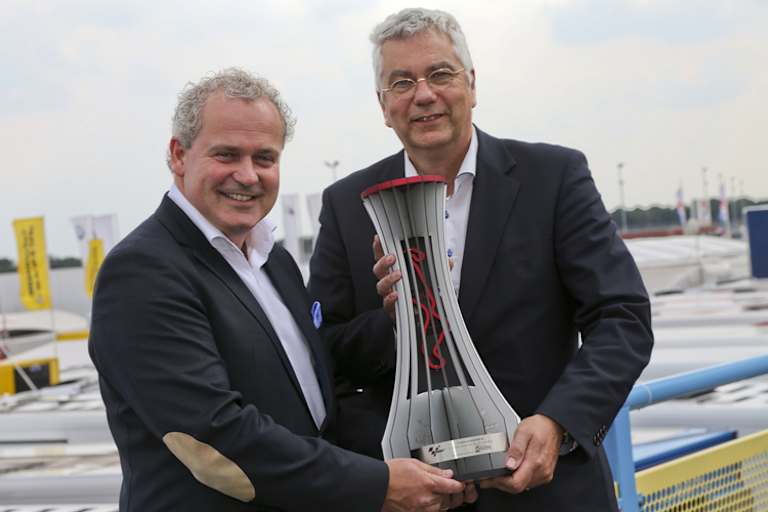 Viele Fans sind sprachlos, doch Arjan Bos (links) und TT-Direktor Peter Oosterbaan haben entschieden