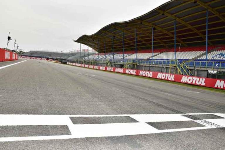 Der Blick zur Zielkurve: Hier werden die Rennen entschieden