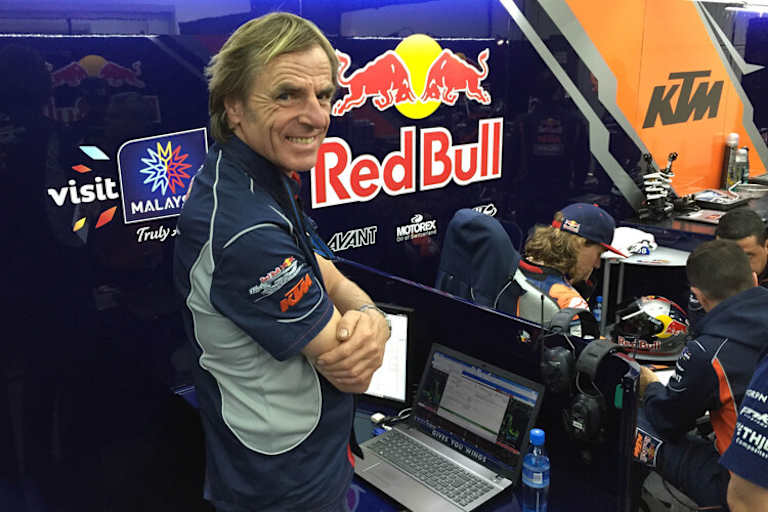 Valencia-GP: Gustl Auinger in der Box von Karel Hanika